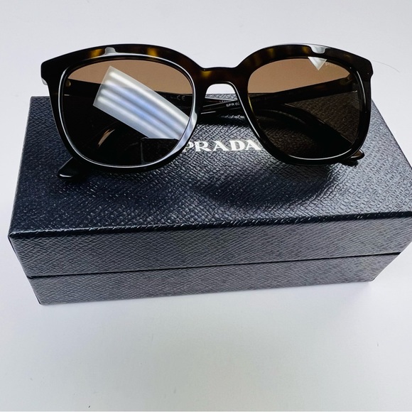 Prada Sunglasses - Picture 4 of 7